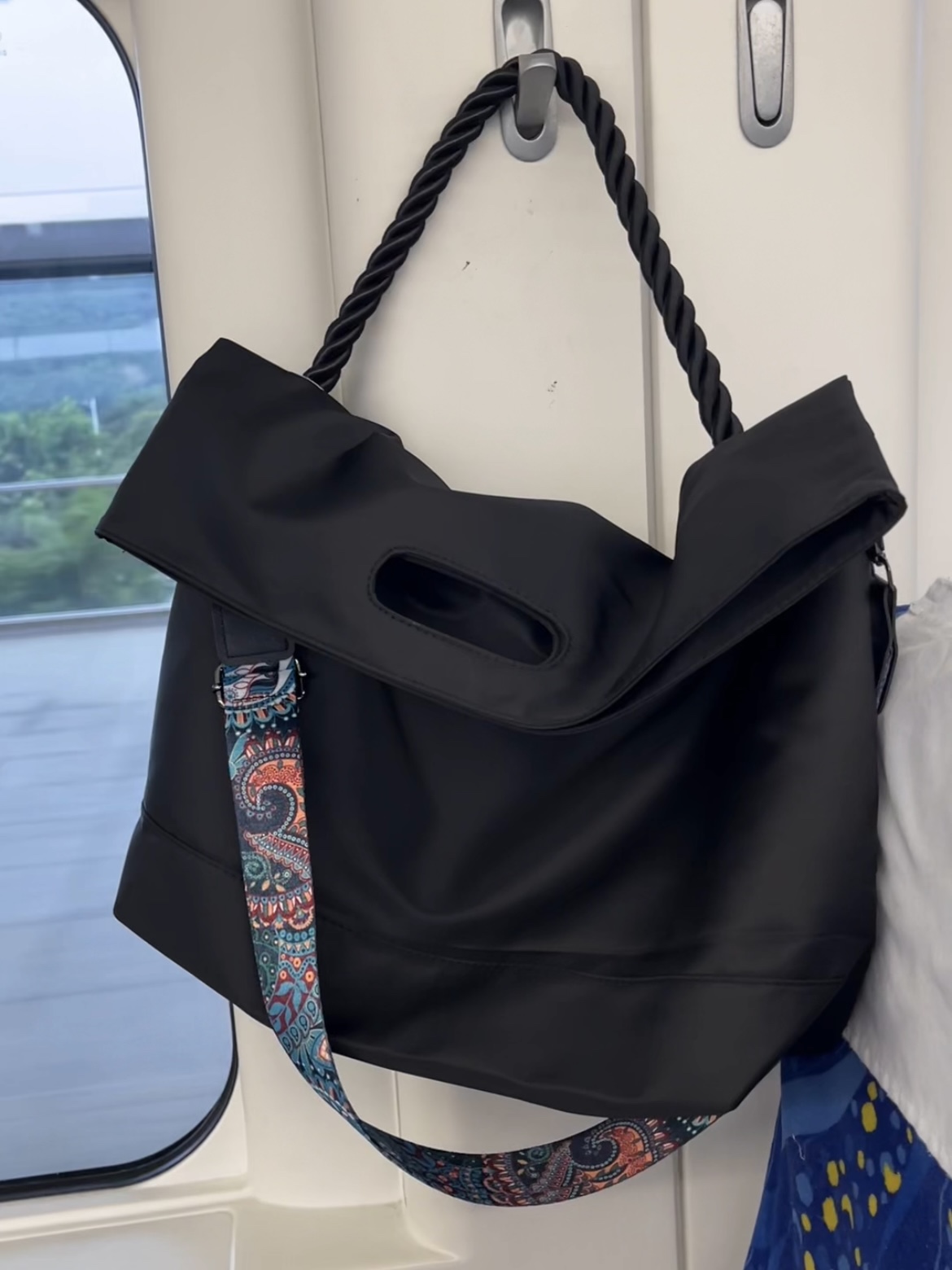 Black bag (coloured shoulder belts, twilight belts)